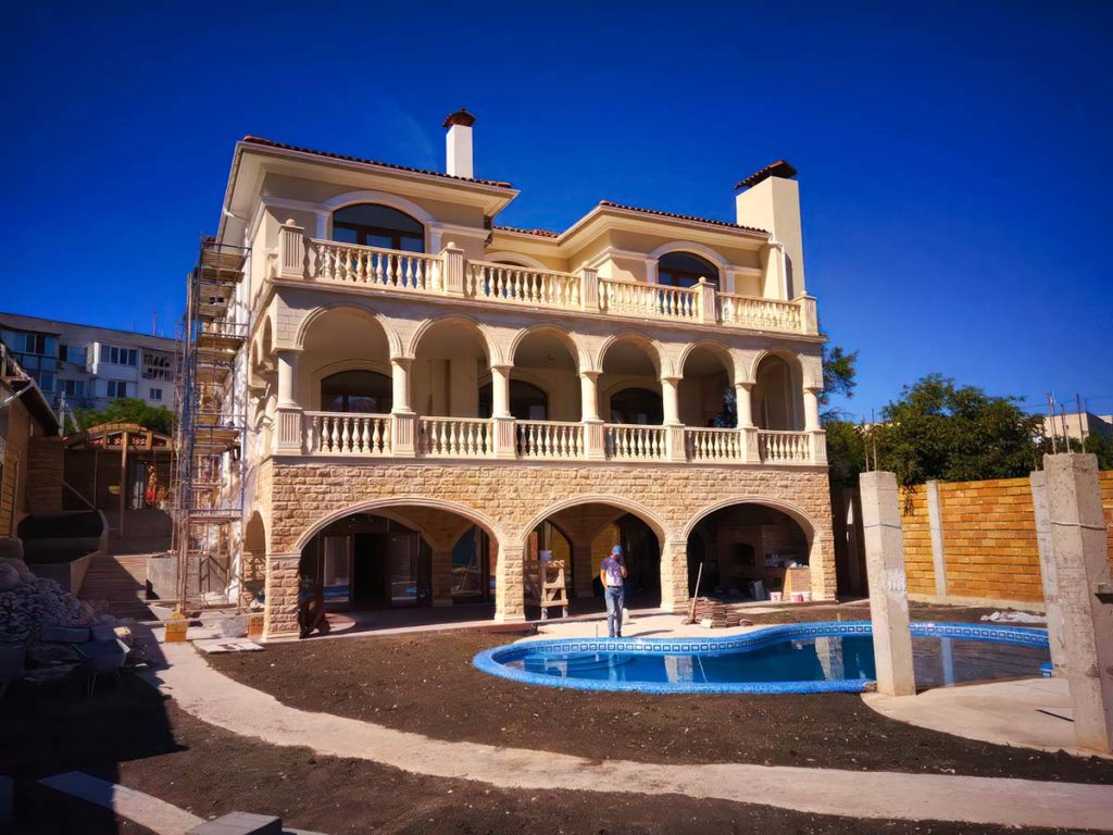 СТРОИТЕЛЬСТВО ДОМОВ — СевСтрой Бригада Возведение жилого дома на участке в Севастополе