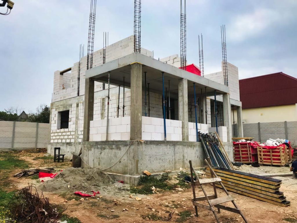 СТРОИТЕЛЬСТВО ДОМОВ — СевСтрой Бригада Строительство коттеджа в пригороде Севастополя