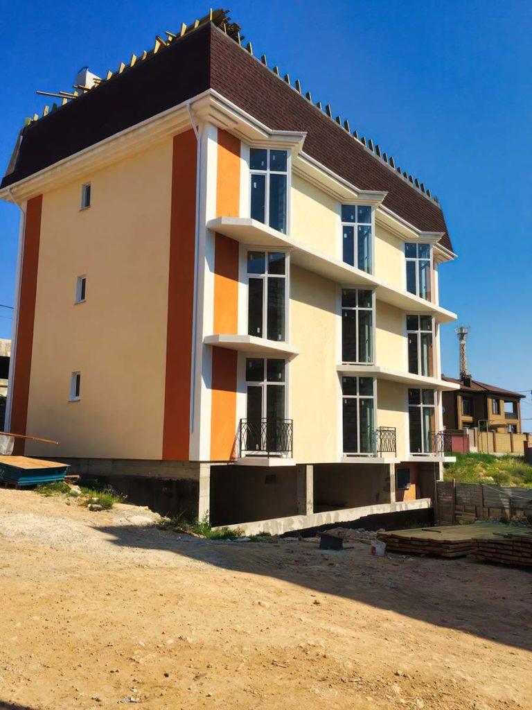 СТРОИТЕЛЬСТВО ДОМОВ — СевСтрой Бригада Дом из газобетона на стадии строительства в Севастополе