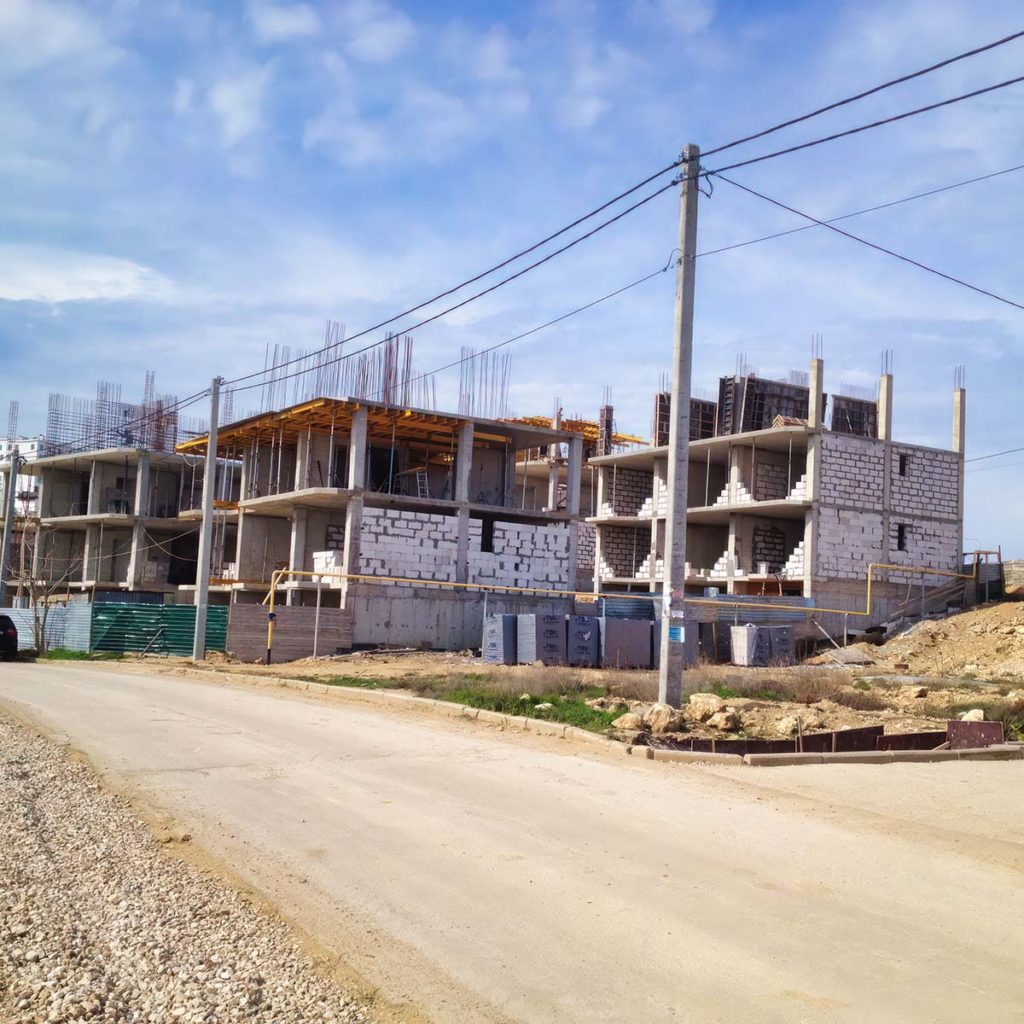 СТРОИТЕЛЬСТВО ДОМОВ — СевСтрой Бригада Дом с гаражом на стадии строительства