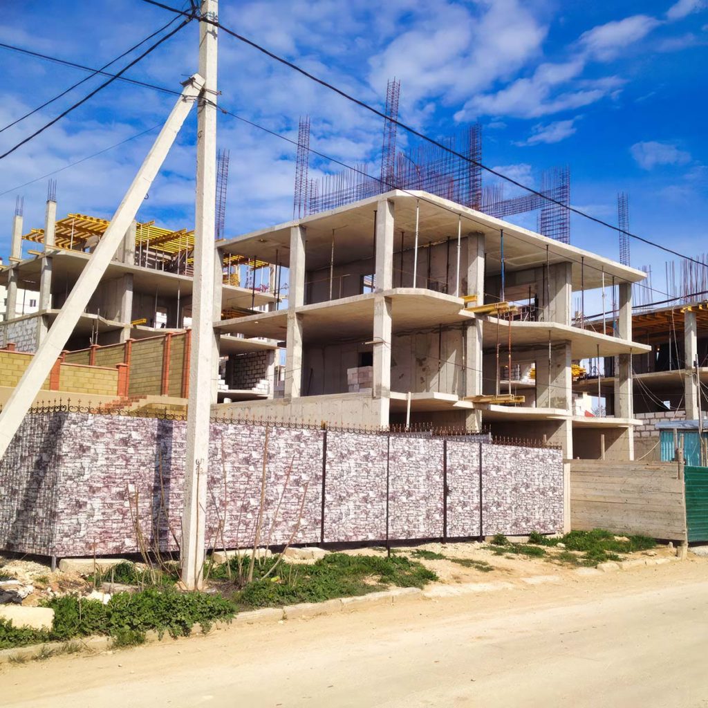 СТРОИТЕЛЬСТВО ДОМОВ — СевСтрой Бригада Частный дом на участке со сложным рельефом