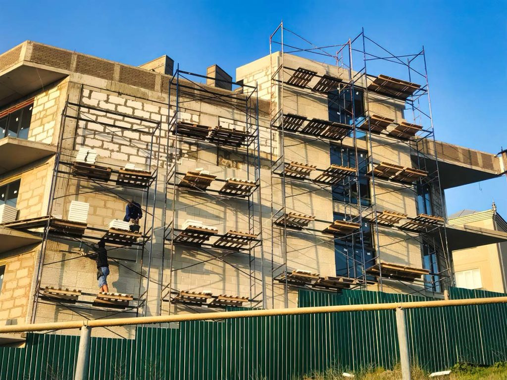 СТРОИТЕЛЬСТВО ДОМОВ — СевСтрой Бригада Дом с балконом после завершения строительства