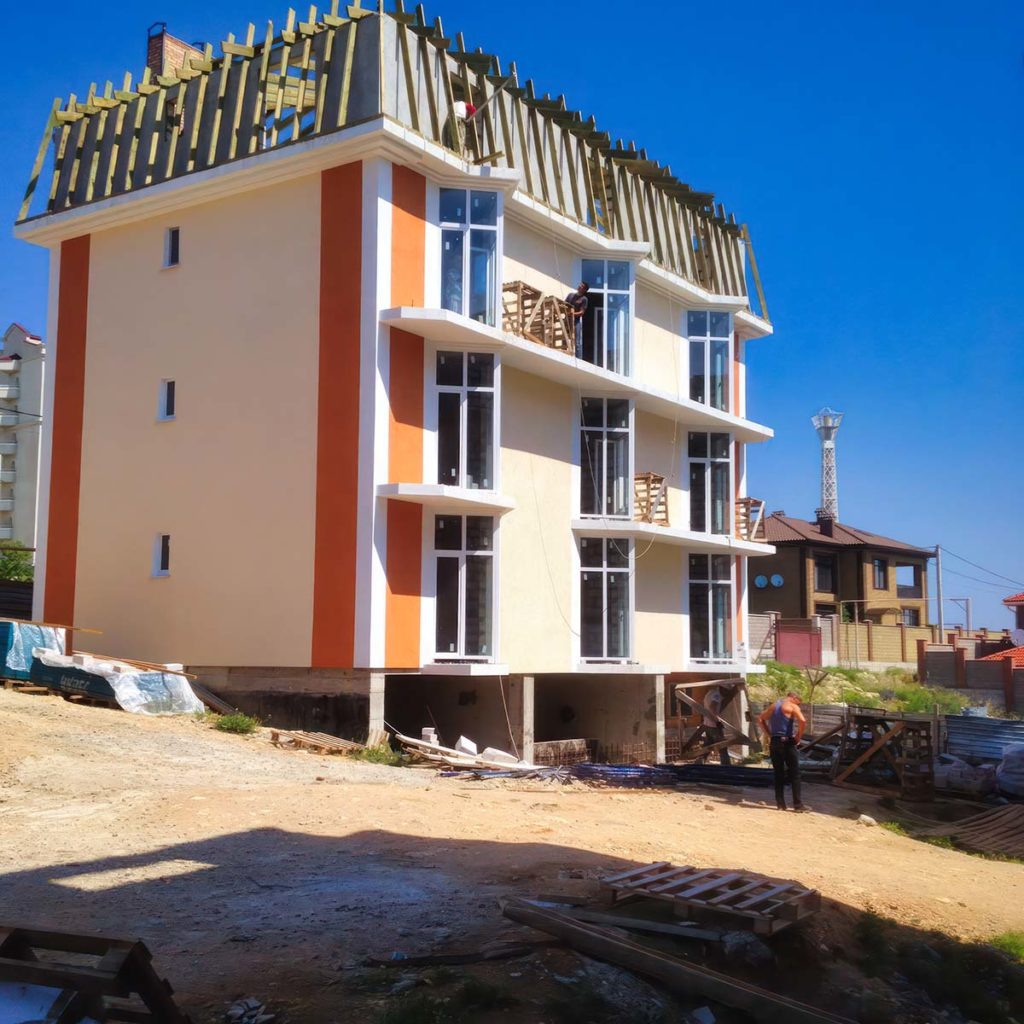 СТРОИТЕЛЬСТВО ДОМОВ — СевСтрой Бригада Возведение дома в пригороде Севастополя