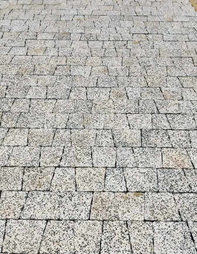 Укладка уличной плитки в Севастополе (дорожки, покрытия)