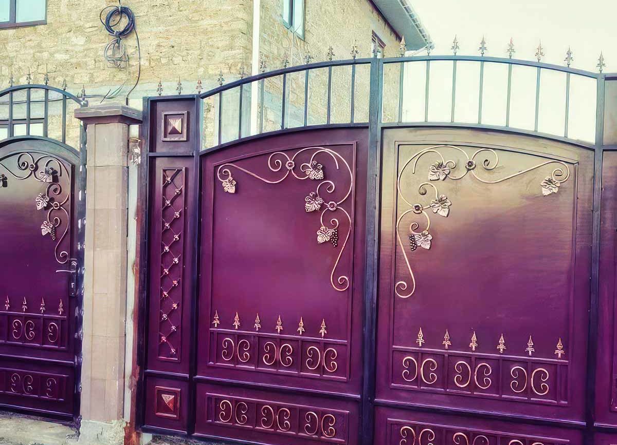 МЕТАЛЛОКОНСТРУКЦИИ — СевСтрой Бригада Вход на участок с воротами в Севастополе