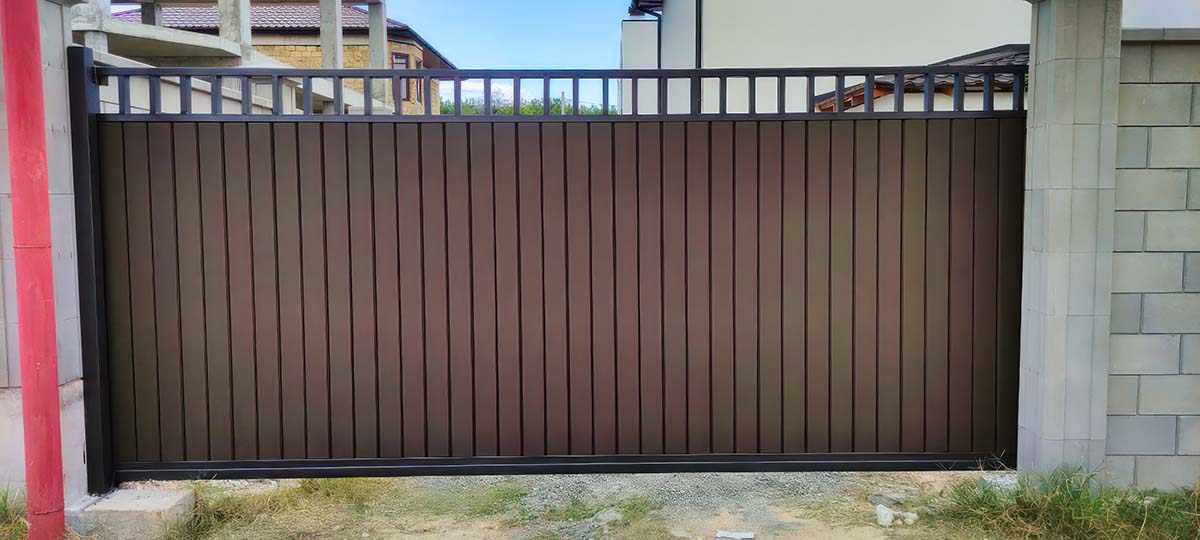 МЕТАЛЛОКОНСТРУКЦИИ — СевСтрой Бригада Забор и ворота на участке в Крыму и Севастополе