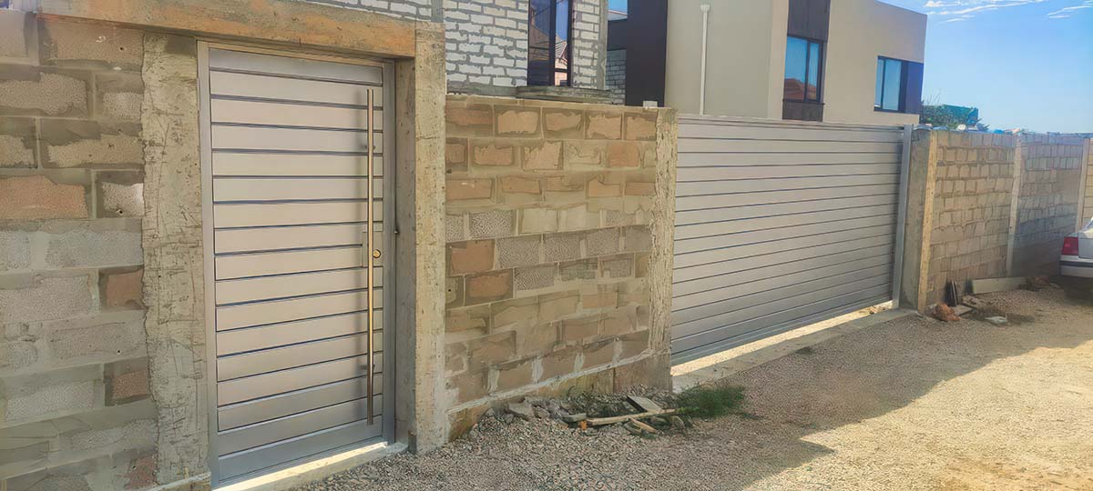 МЕТАЛЛОКОНСТРУКЦИИ — СевСтрой Бригада Заборы и ворота на участке в Севастополе