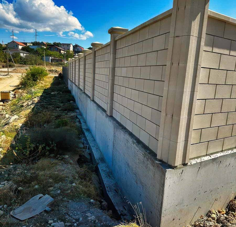 БЕТОННЫЕ ЗАБОРЫ — СевСтрой Бригада Бетонные заборы для участка в Севастополе