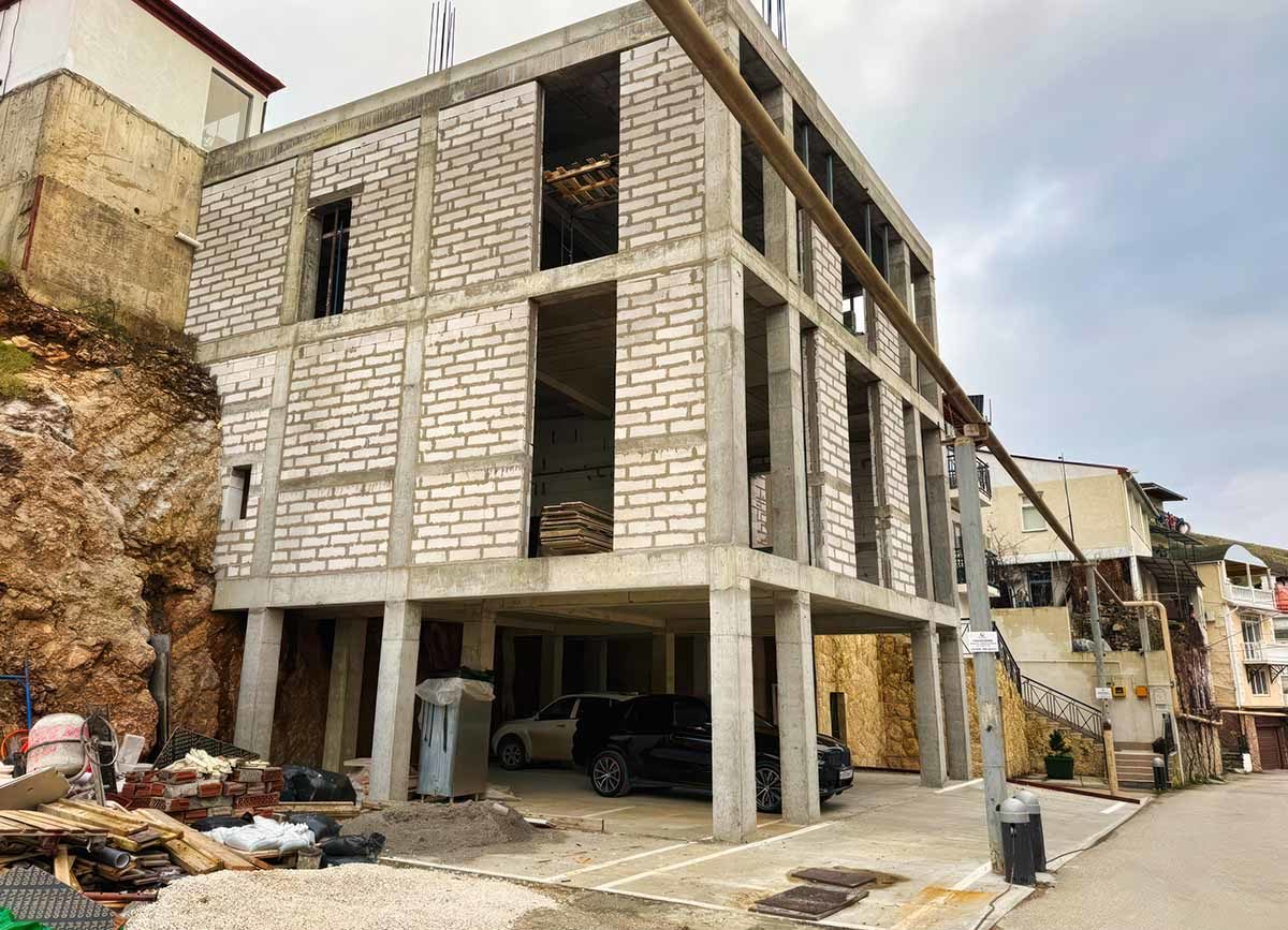 СТРОИТЕЛЬСТВО ДОМОВ — СевСтрой Бригада Строительство двухэтажного дома с железобетонным каркасом в Севастополе