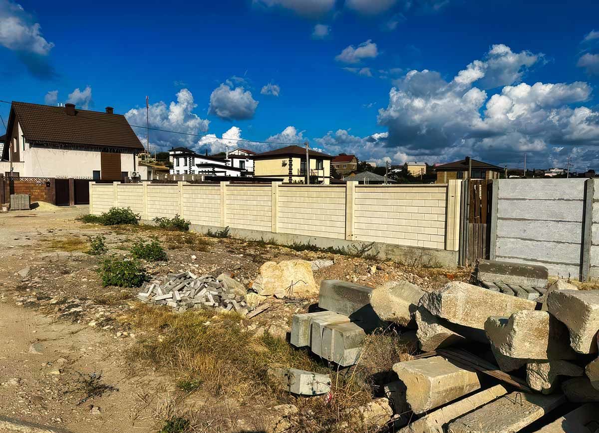 Бетонные заборы с установкой в Севастополе